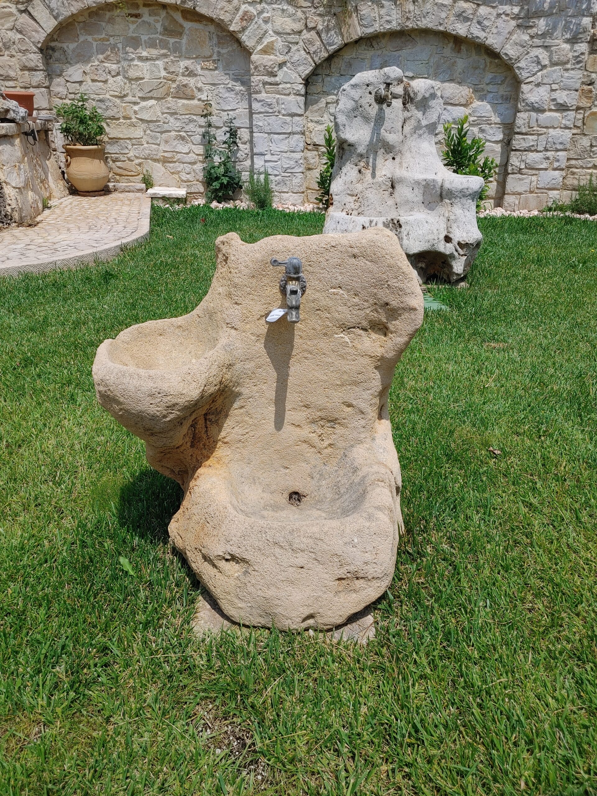 Fontana in pietra Sabbiata Art.1