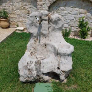 Fontana in pietra anticata Art.6