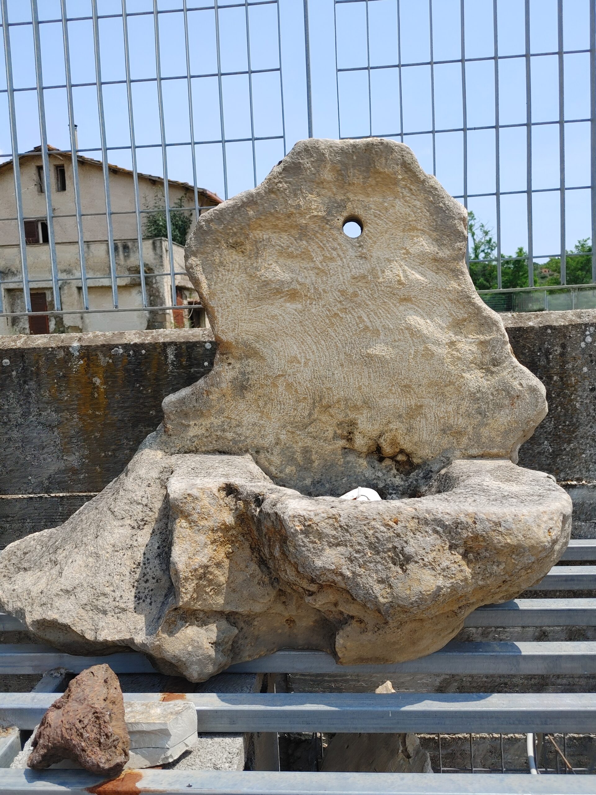 Fontana in pietra Sabbiata Art.1
