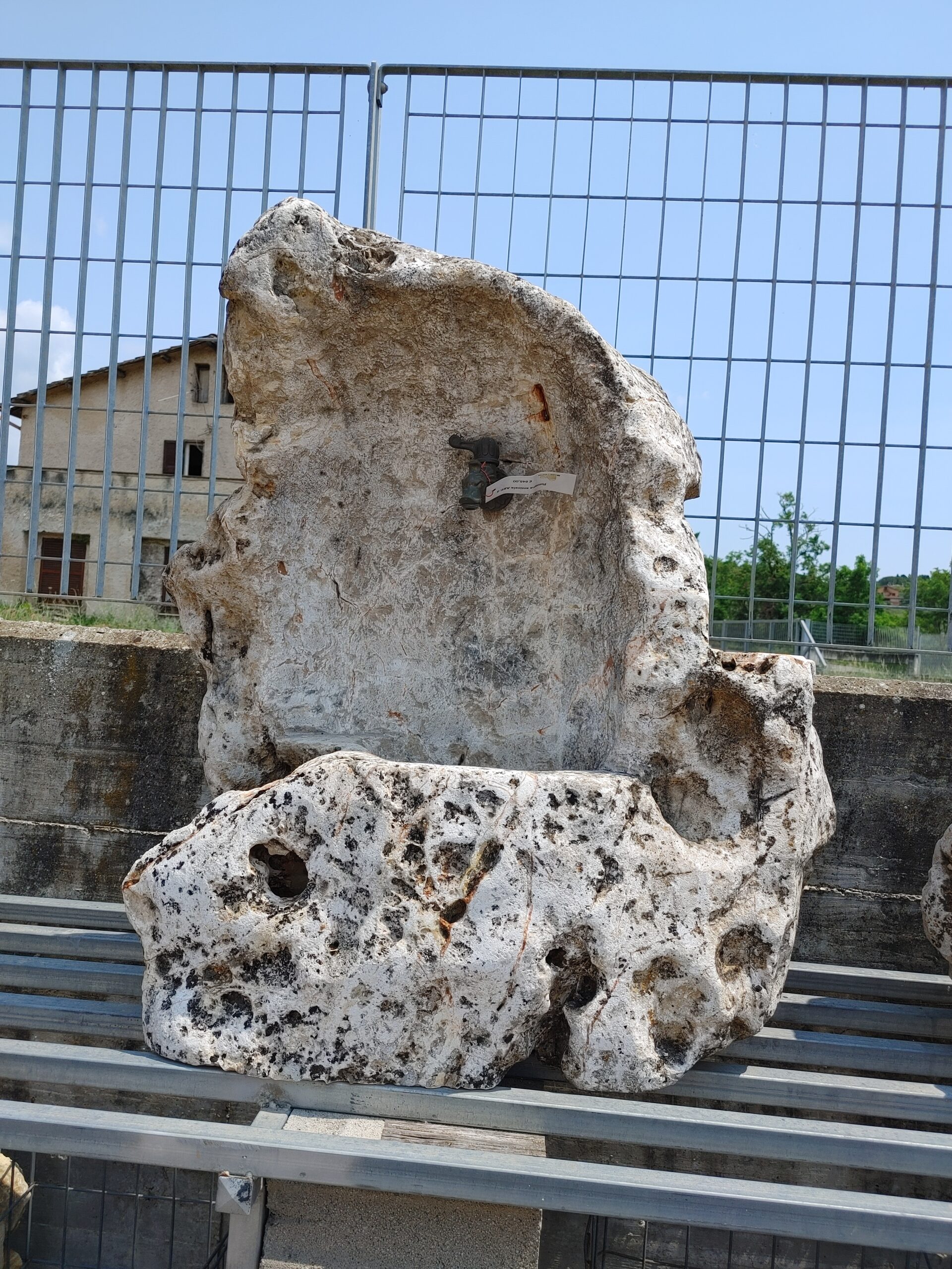 Fontana in pietra anticata Art.3