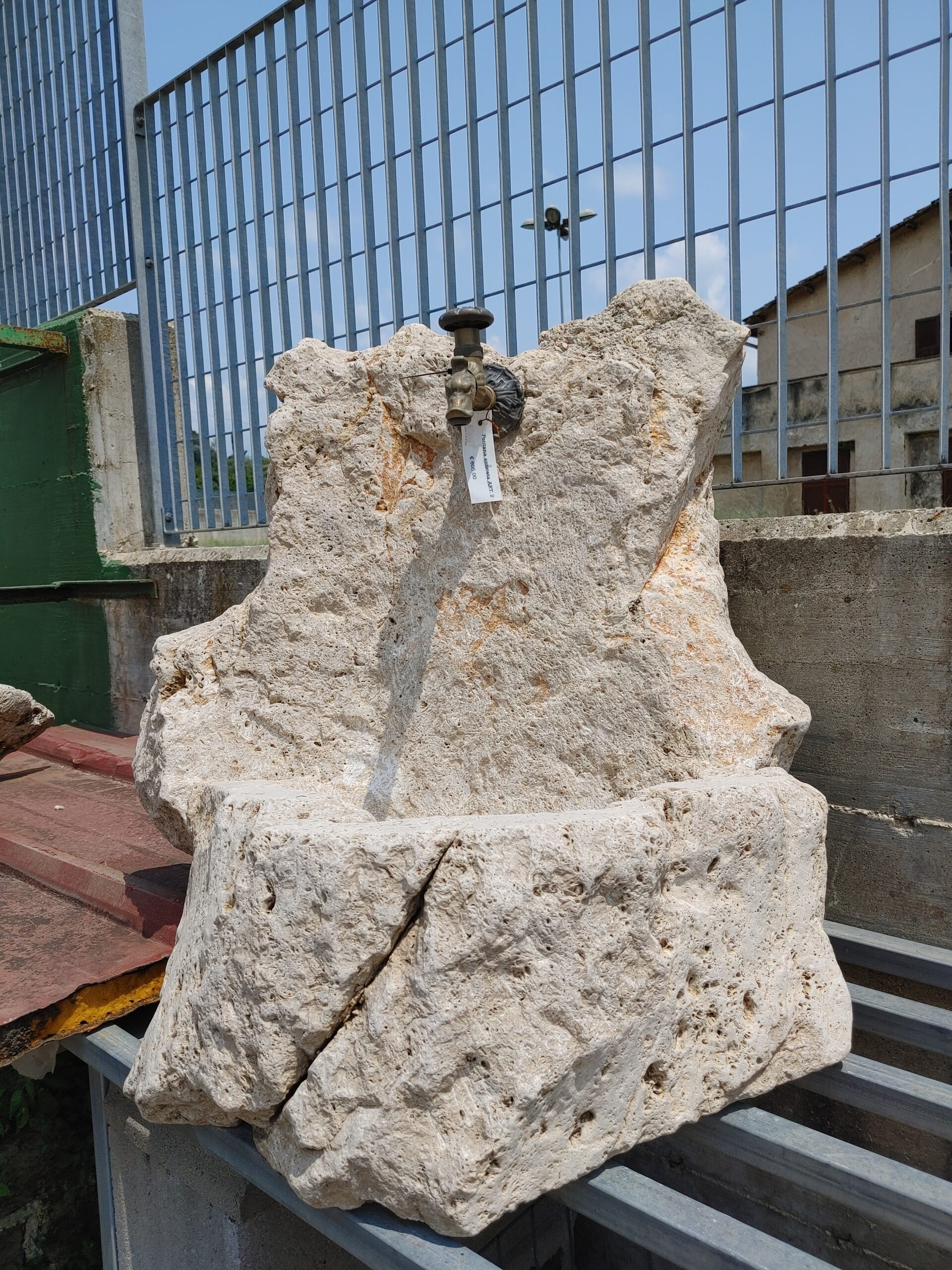 Fontana in pietra anticata art.2